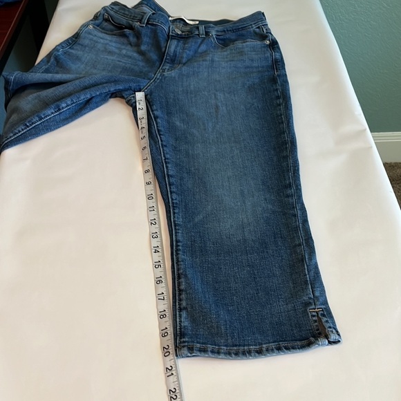 Levi’s Classic Capri Mid Rise Size 8 - Picture 7 of 16